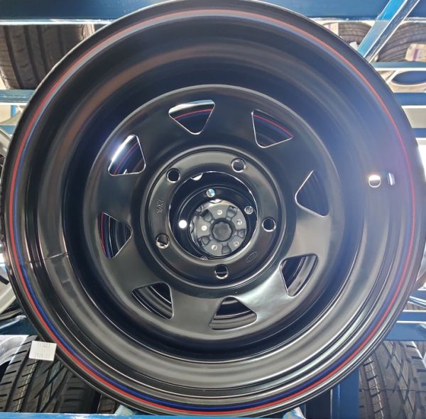 15 5/139.7 7.0J ET-20 DIA110 чорний з червоним обідком (Китай)