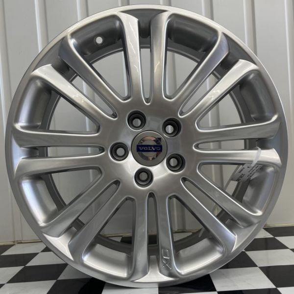 18 5/108 7.5J ET49 DIA67.1 WSP Volvo W1250 HyperSilver