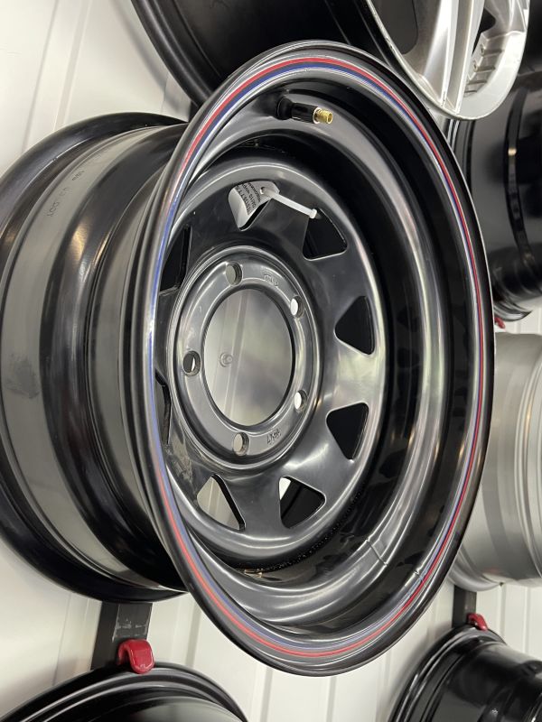 15 5/139.7 7.0J ET-20 DIA110 чорний з червоним обідком (Китай)